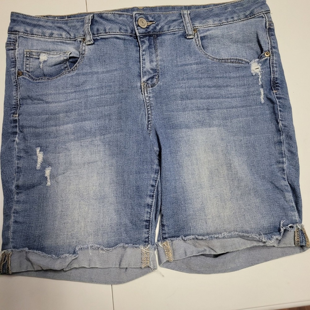 SO Bermuda Denim Jean Shorts Womens 17 Blue Distressed Cuffed Mid Rise Frayed